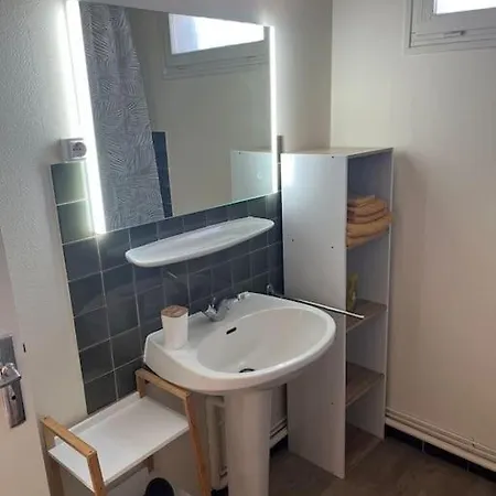Flat Apartment *